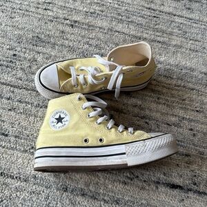 new yellow high top converse 
kids